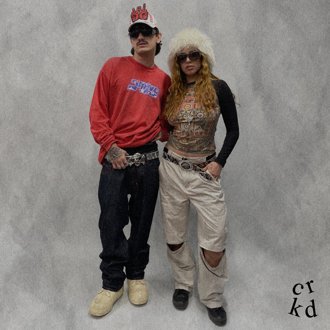 Y2K JNCO/Evisu-esque Back Hit Jeans [33x32]