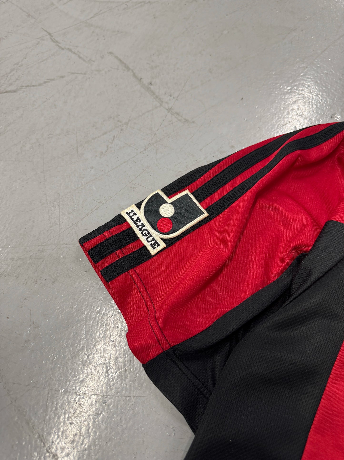 1998 SIGNED Adidas Consadole Sapporo HOKUTO #17 Japanese Football Jersey [L]