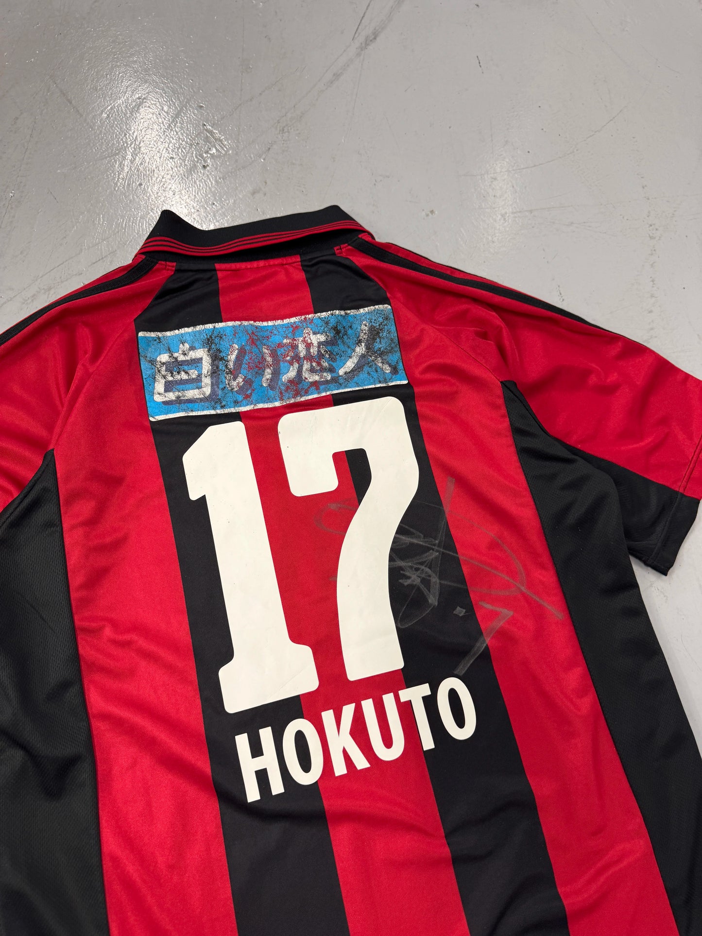 1998 SIGNED Adidas Consadole Sapporo HOKUTO #17 Japanese Football Jersey [L]