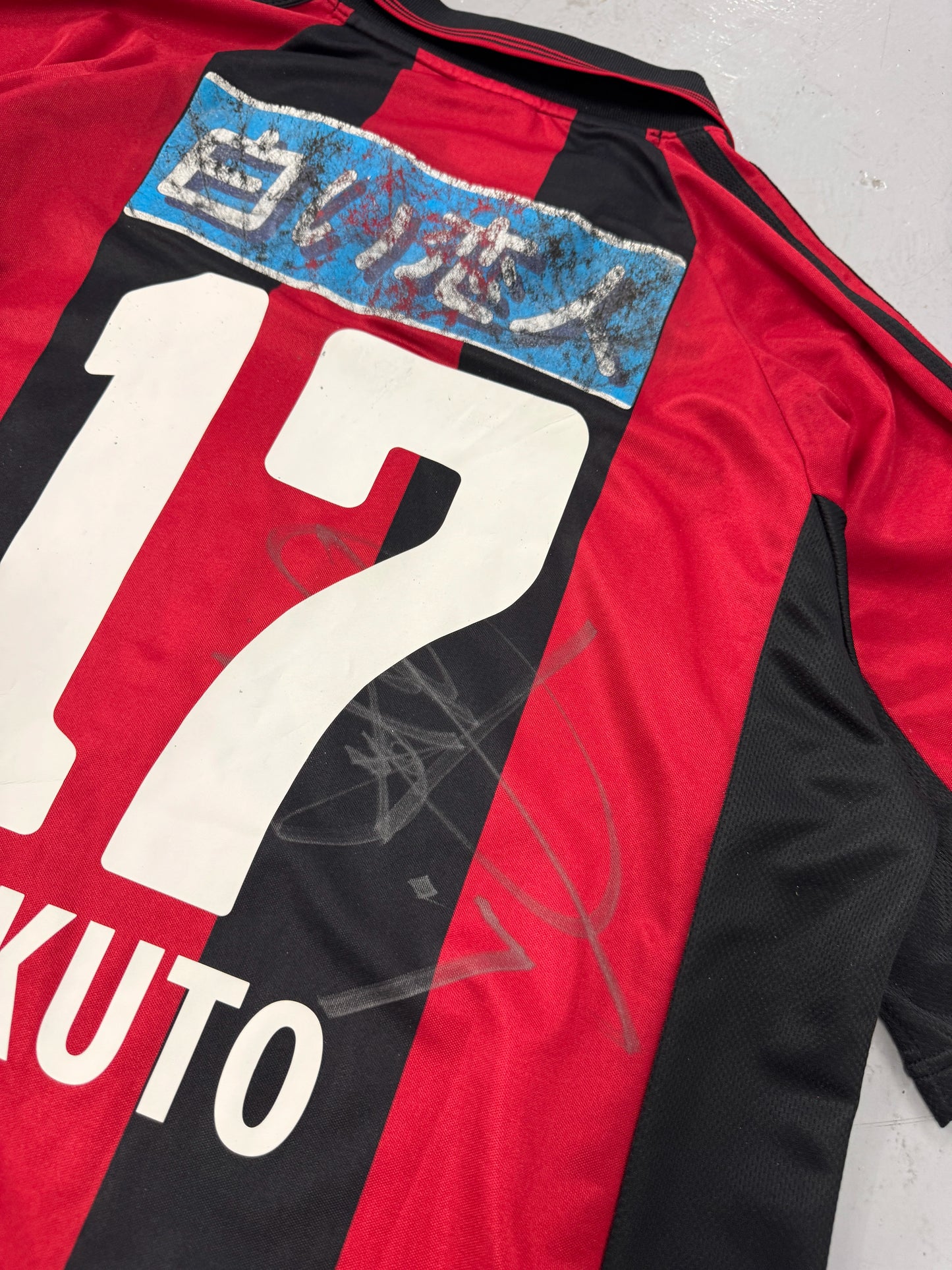 1998 SIGNED Adidas Consadole Sapporo HOKUTO #17 Japanese Football Jersey [L]
