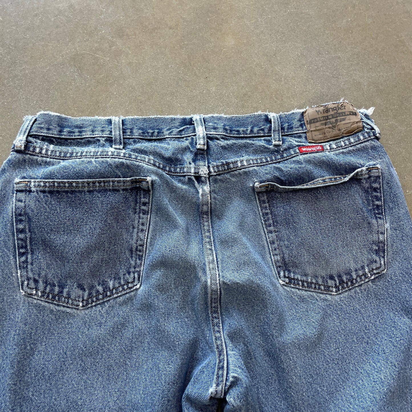 Y2K Distressed Wrangler Loose Fit Denim [38x32]