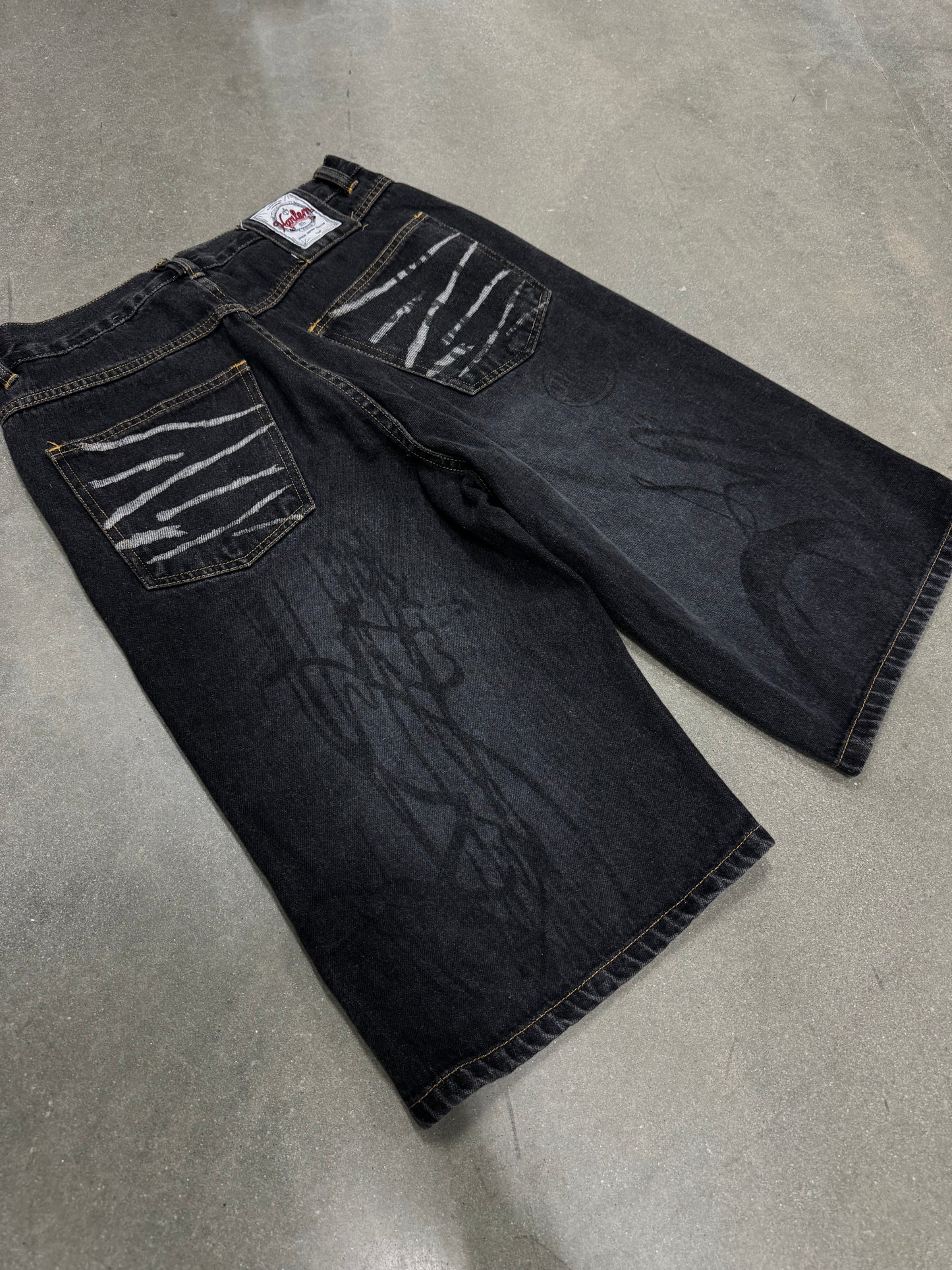 Vintage Y2K Harlem Globetrotters Jorts [30]