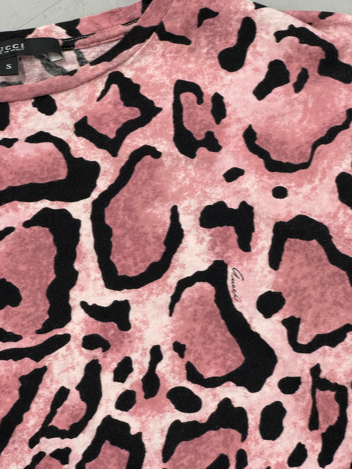 2000s Gucci Pink Cheetah Print T-Shirt [S/M]