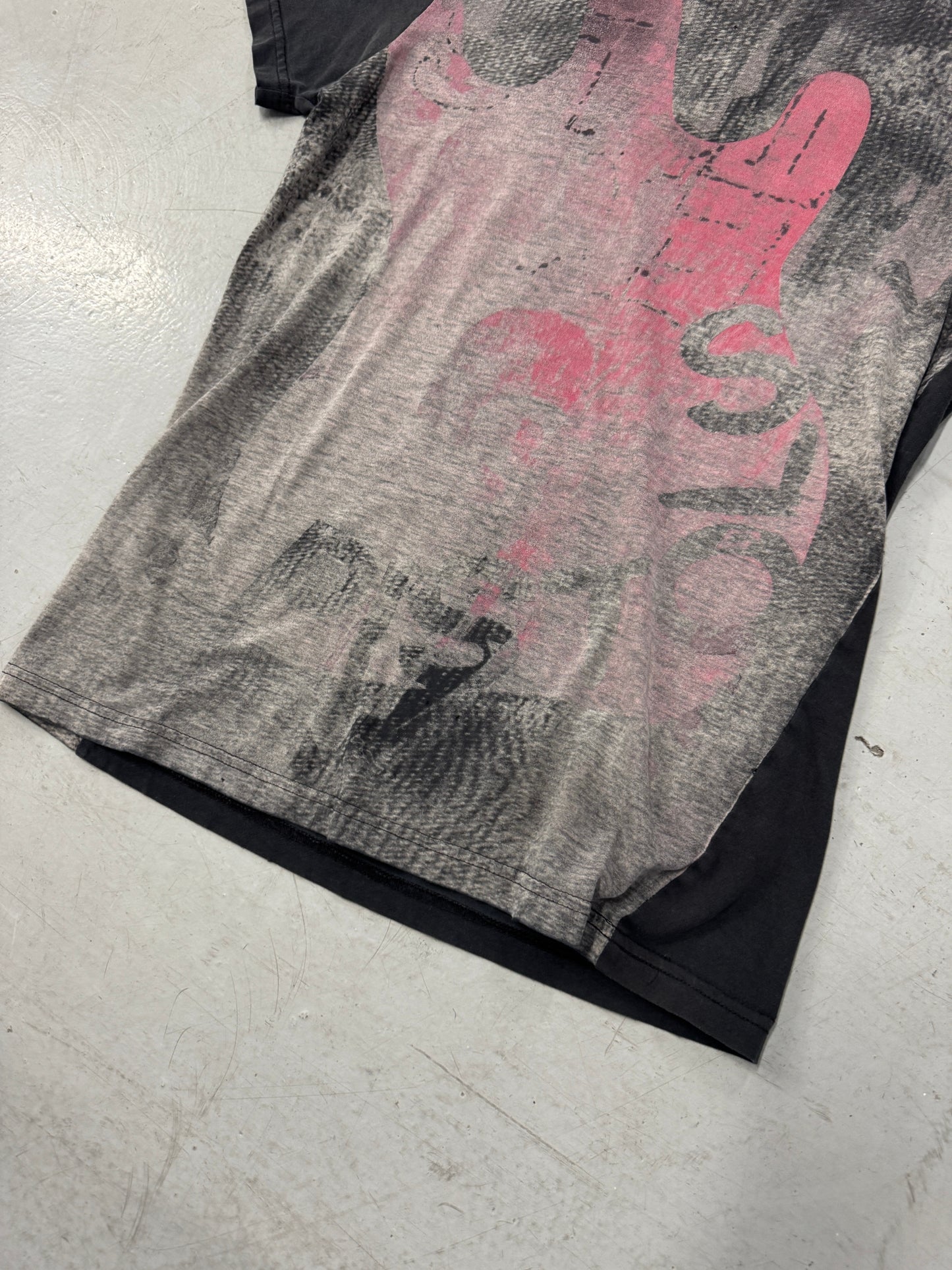 2000s Guitar Graphic T-Shirt w/ Metal Accent [L]