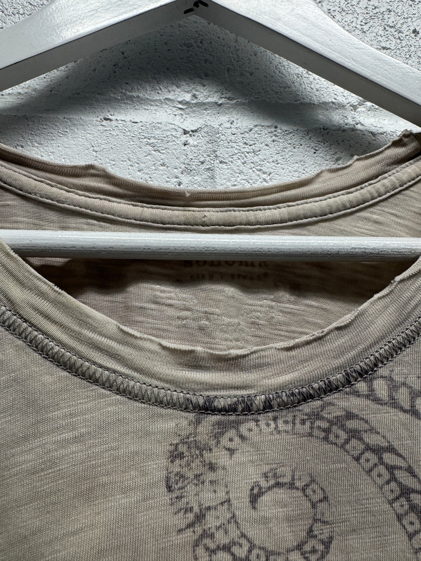 Y2K 2000s Thrashed Cropped Graphic T-Shirt [M]