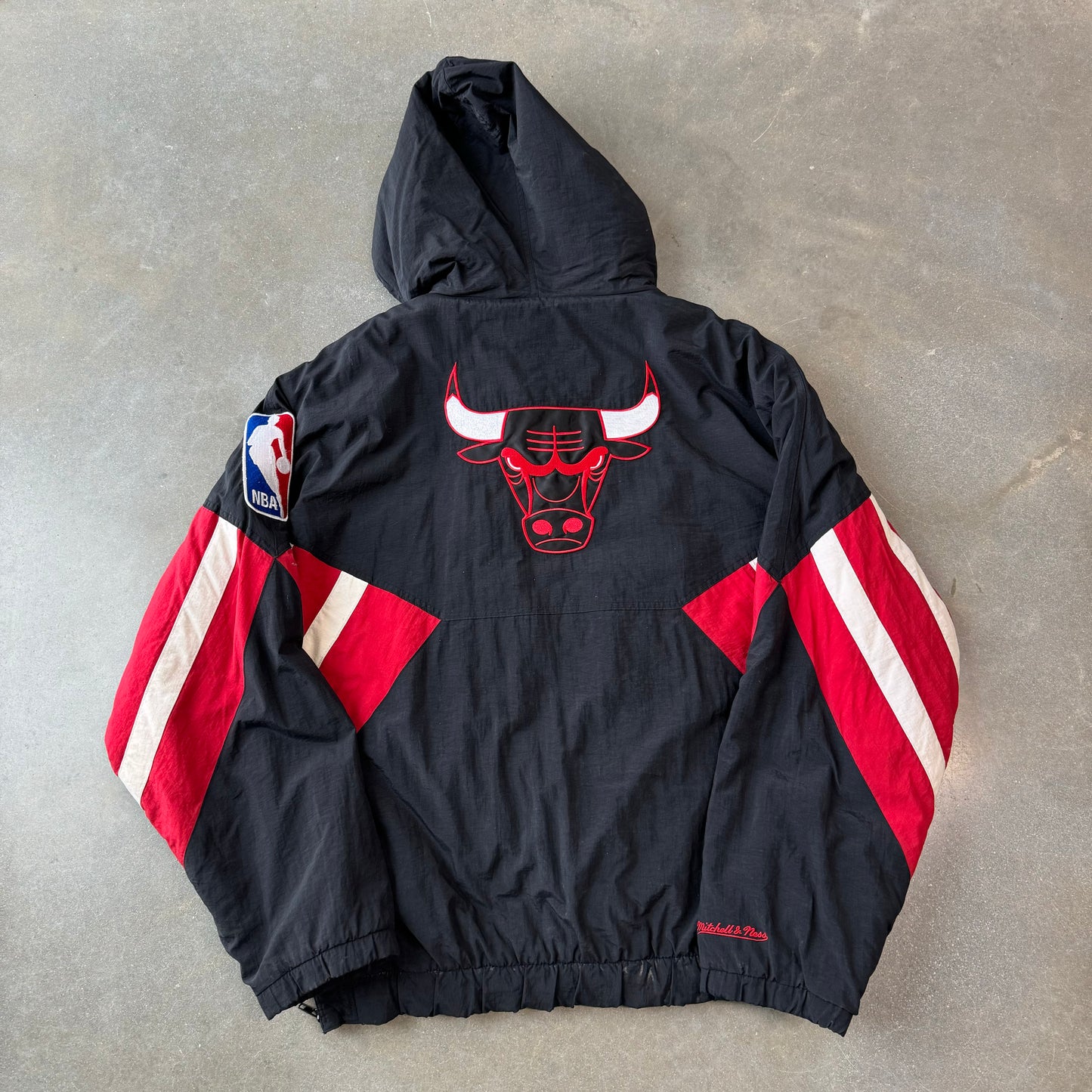 1990s Bulls Mitchell & Ness Puffer Jacket [L]