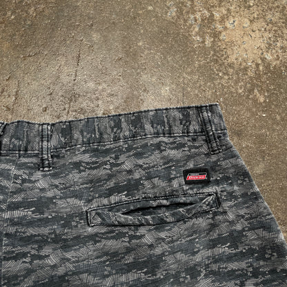 1990s Dickies Baggy Digi Camo Shorts [36]