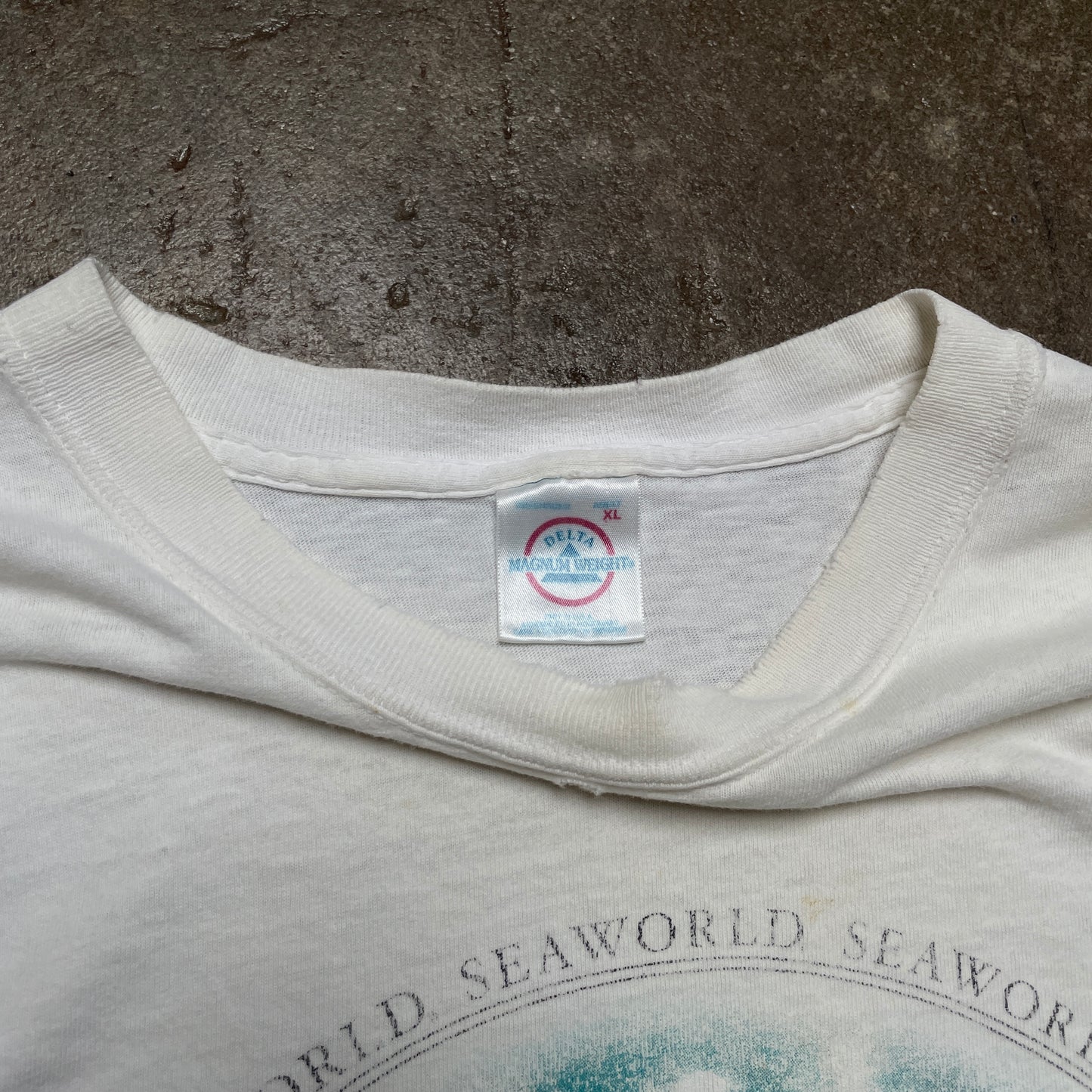 1990s Distressed Seaworld T-Shirt