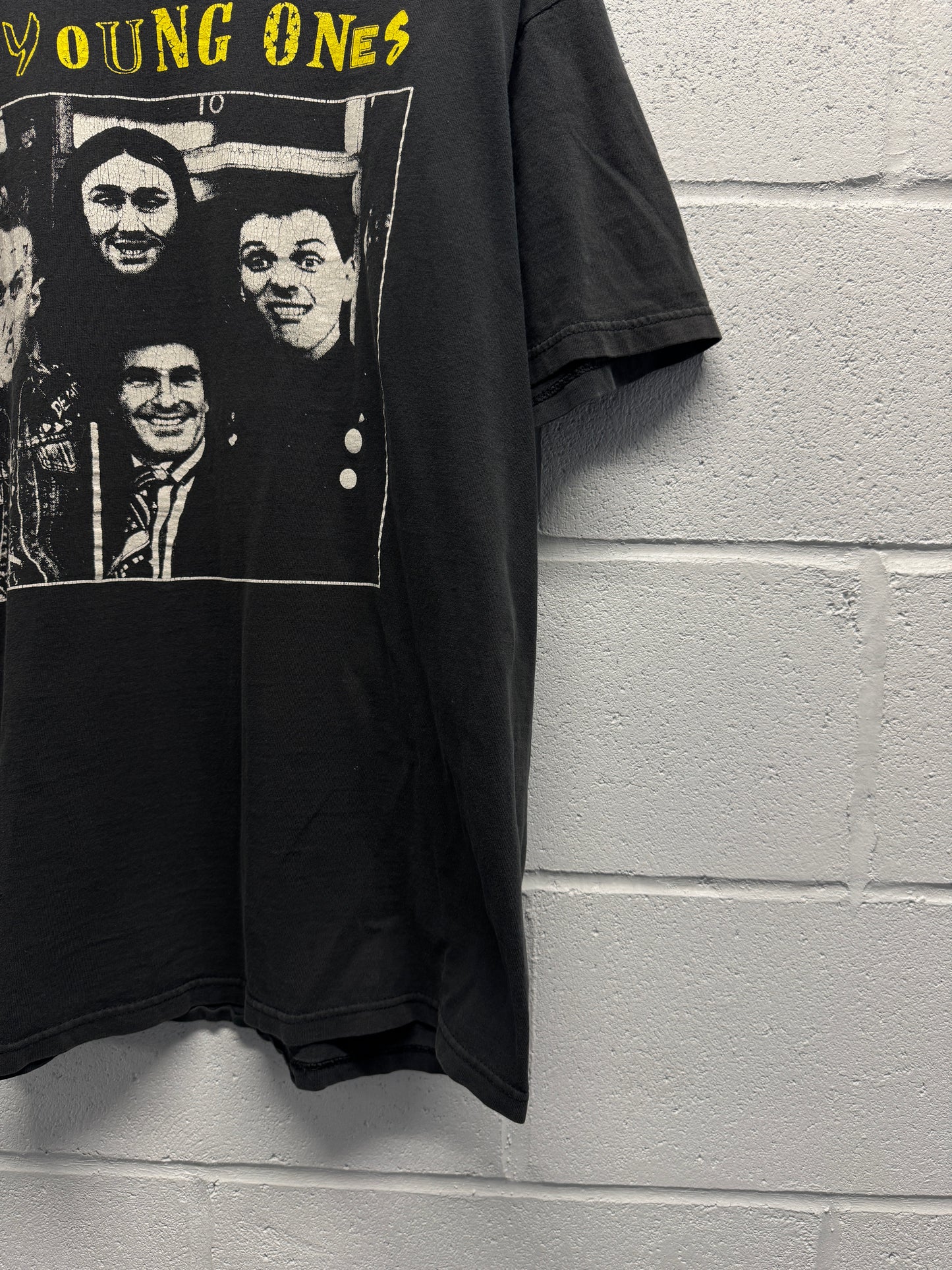 1990s The Young Ones T-Shirt [L]