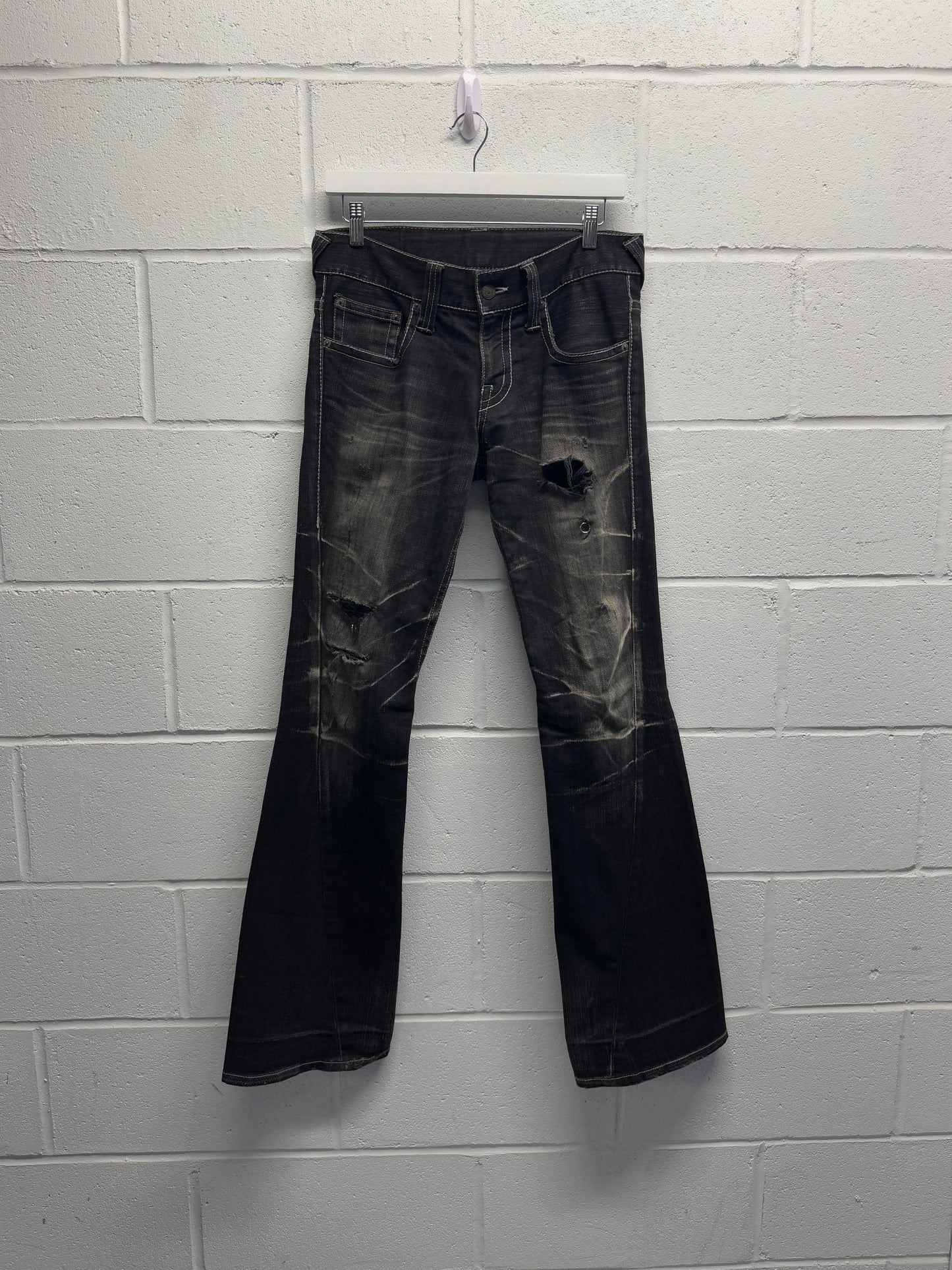Tornado Mart Distressed Flared Jeans [33"]
