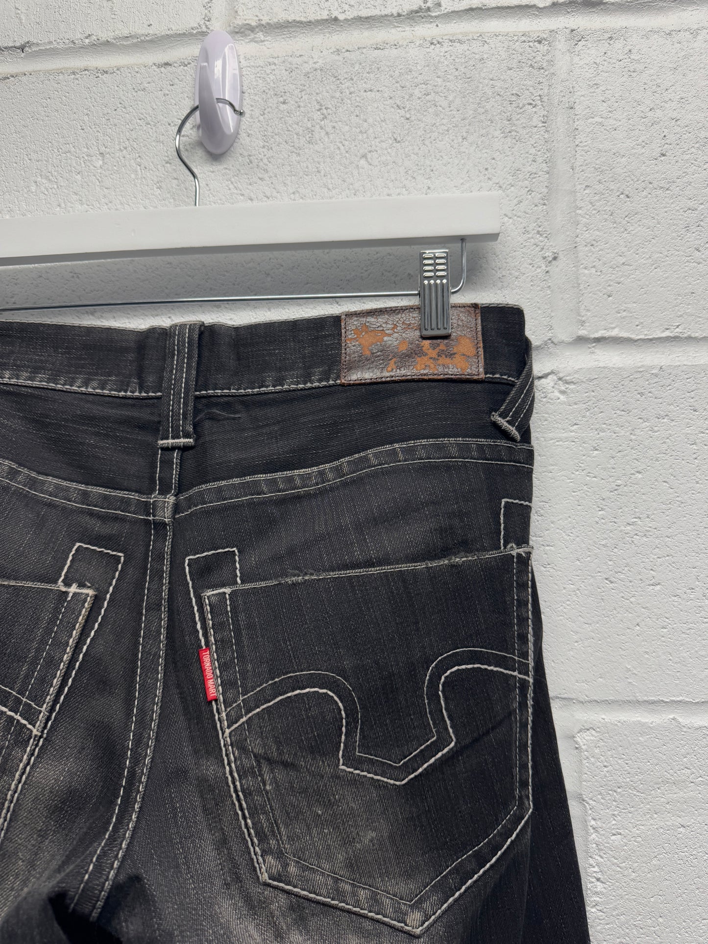 Tornado Mart Distressed Flared Jeans [33"]