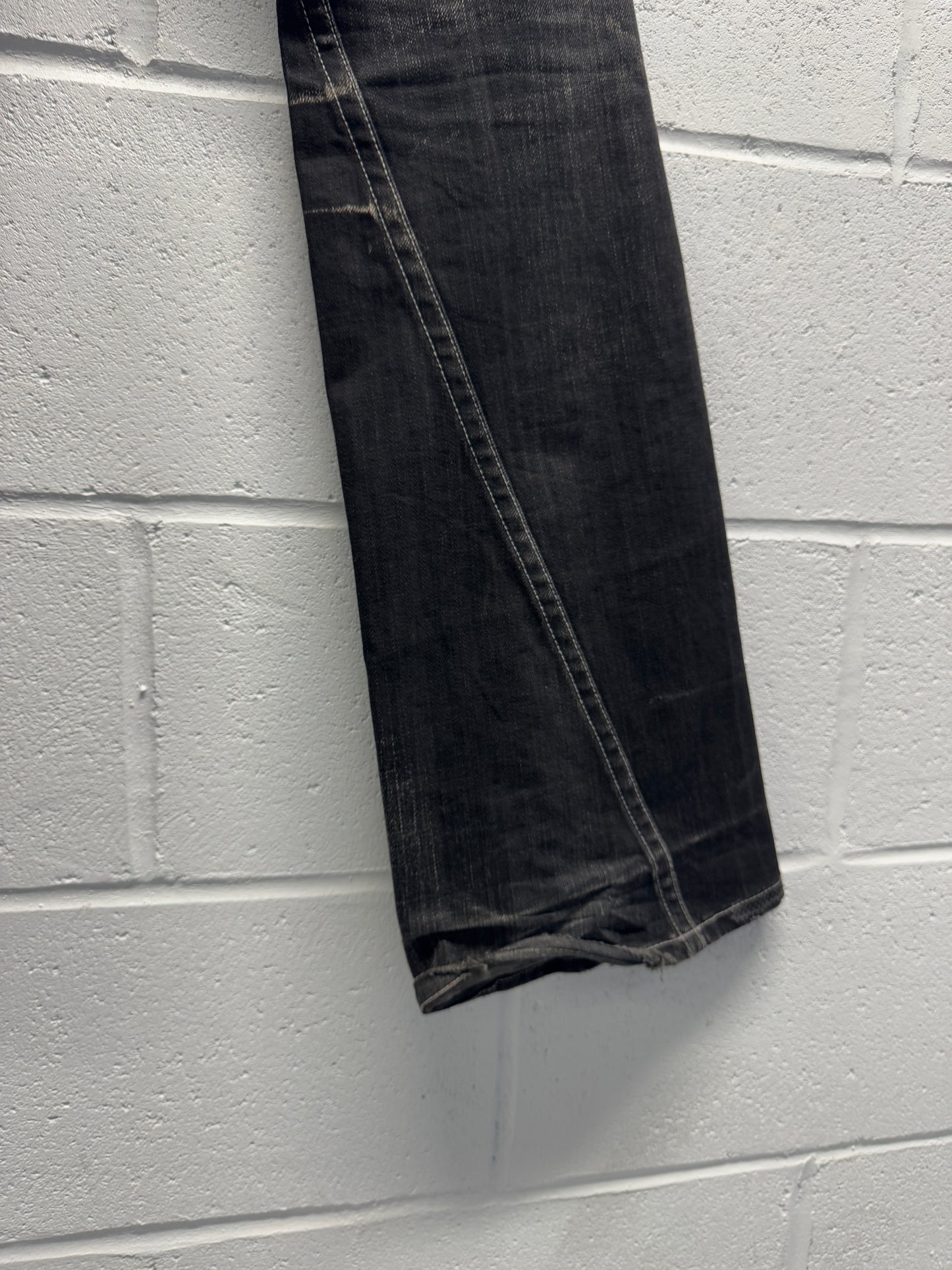 Tornado Mart Distressed Flared Jeans [33"]