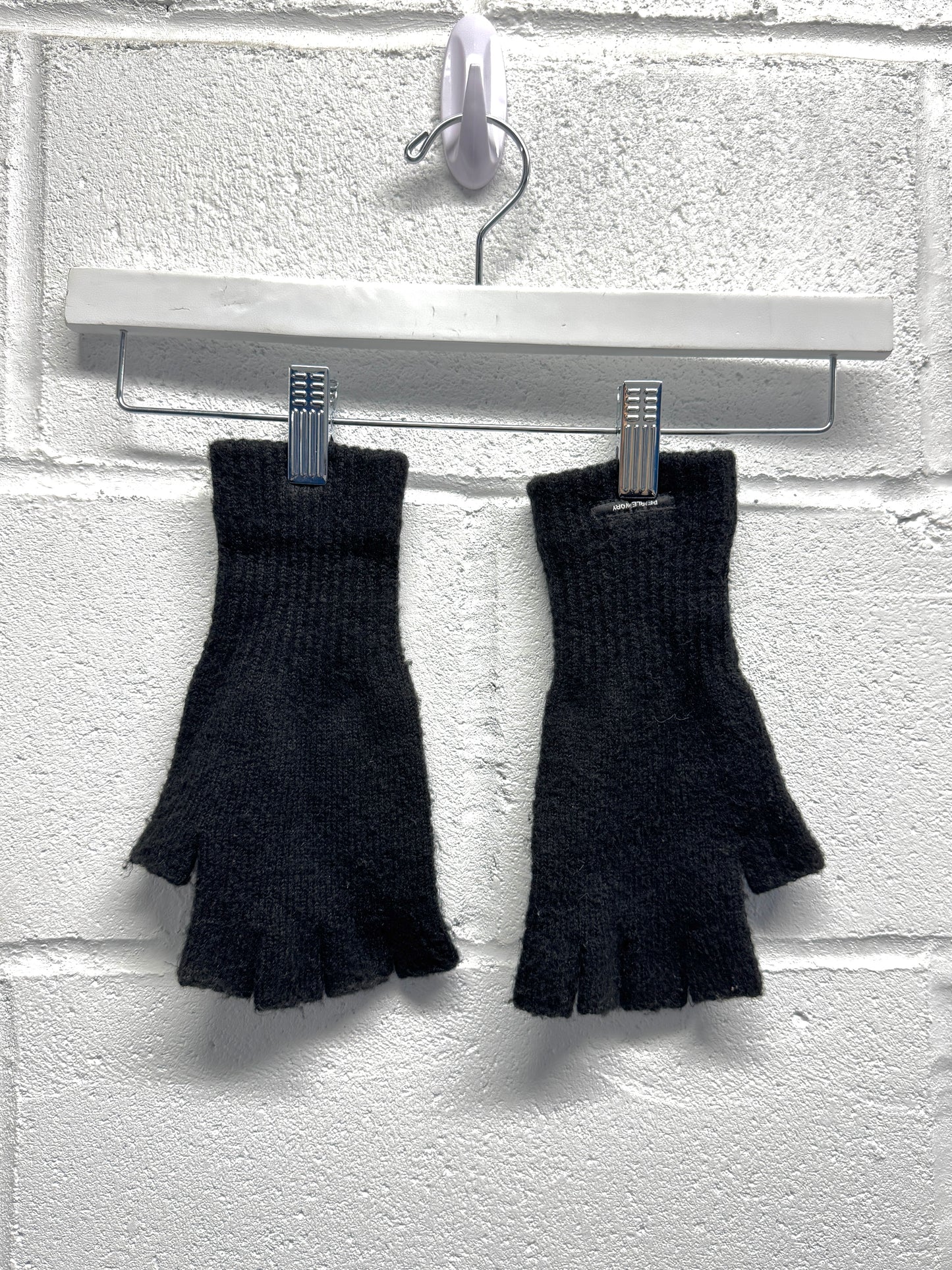 Pearled Ivory 100% Wool Fingerless Gloves [OS]