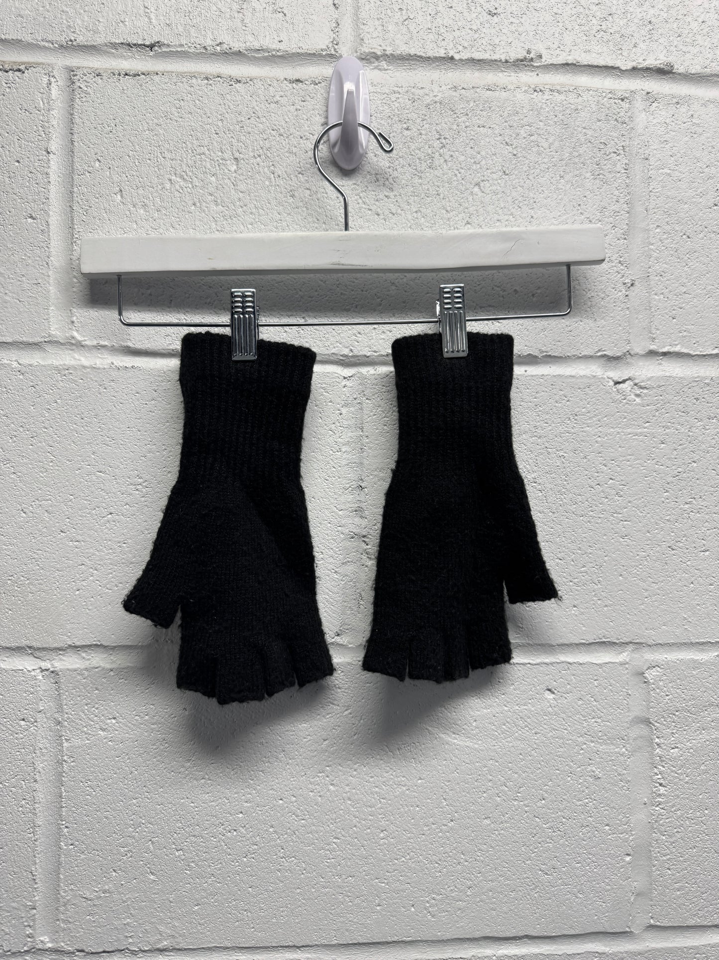 Pearled Ivory 100% Wool Fingerless Gloves [OS]