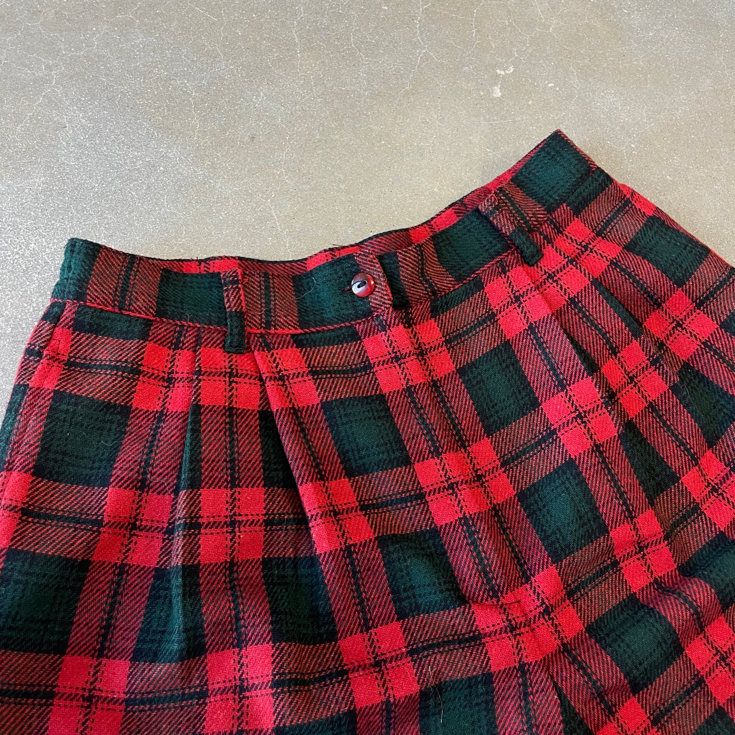 1990s Red Tartan Plaid Shorts [30W]