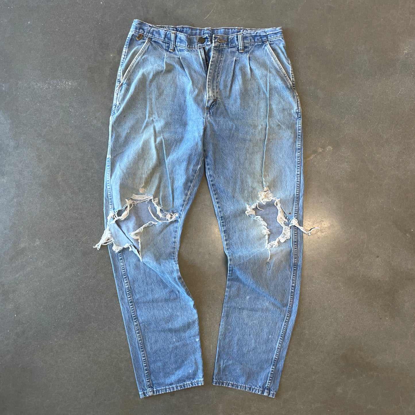 1990s Distressed Knee Blowout Wrangler Jeans [34x33.5]