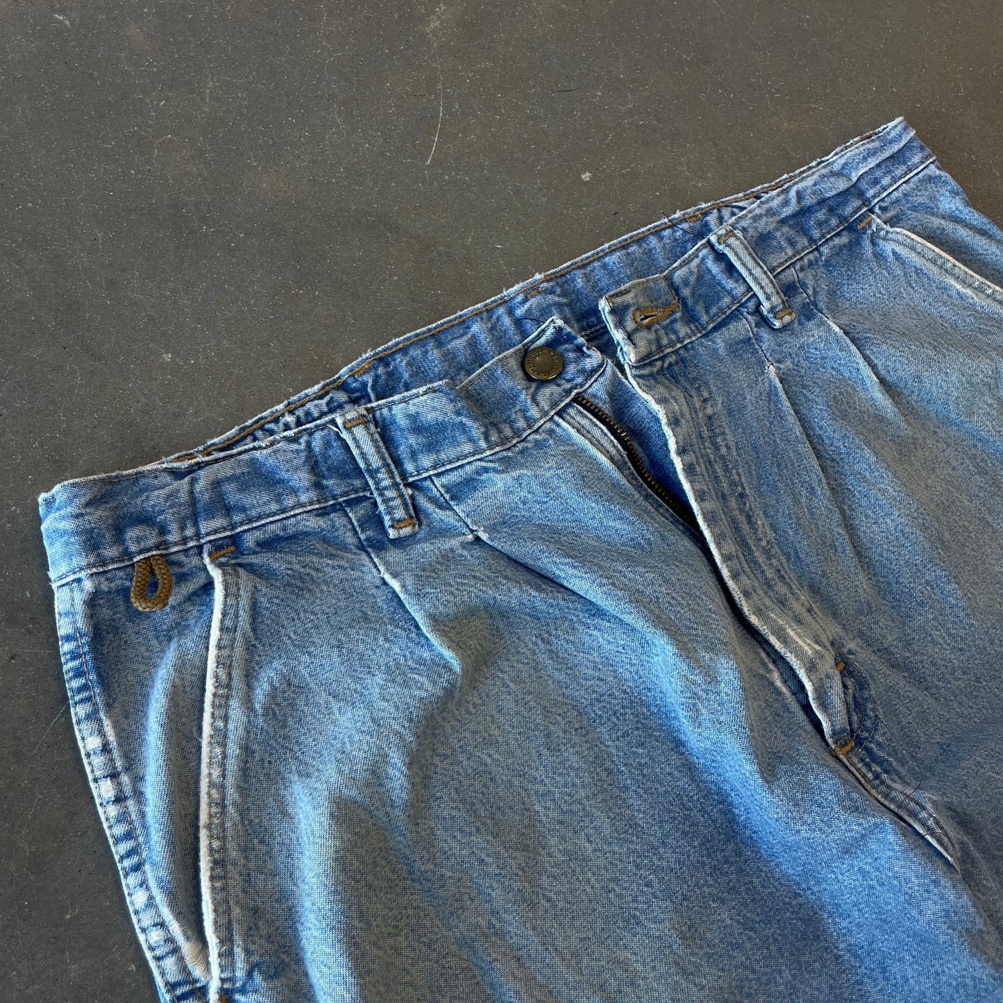 1990s Distressed Knee Blowout Wrangler Jeans [34x33.5]