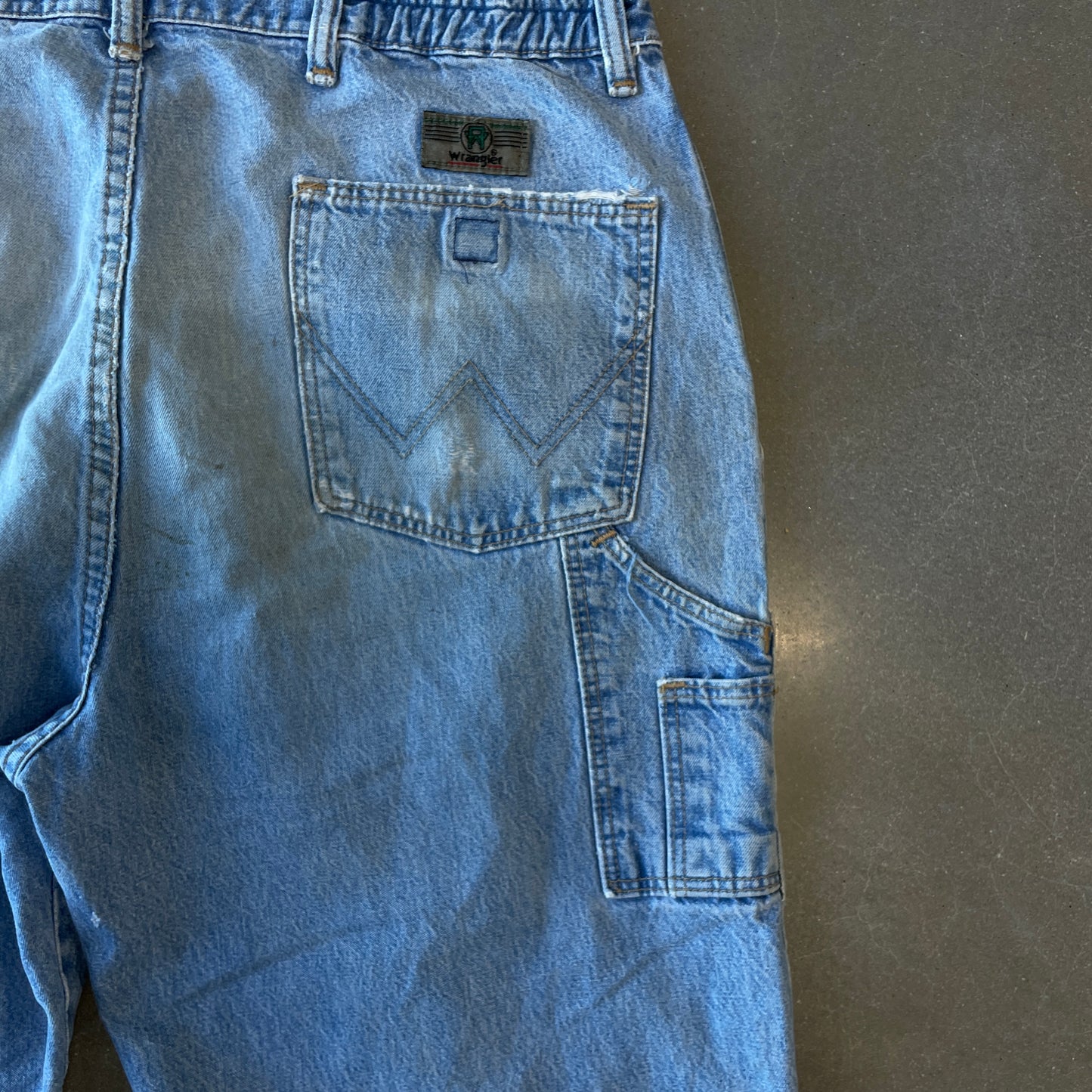 1990s Distressed Knee Blowout Wrangler Jeans [34x33.5]