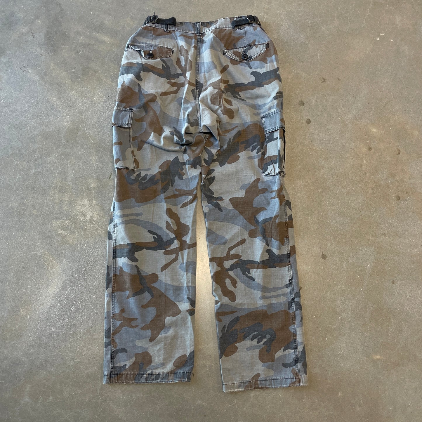 1990s Faded Grey Camo Cargo Pants [31-36x32]