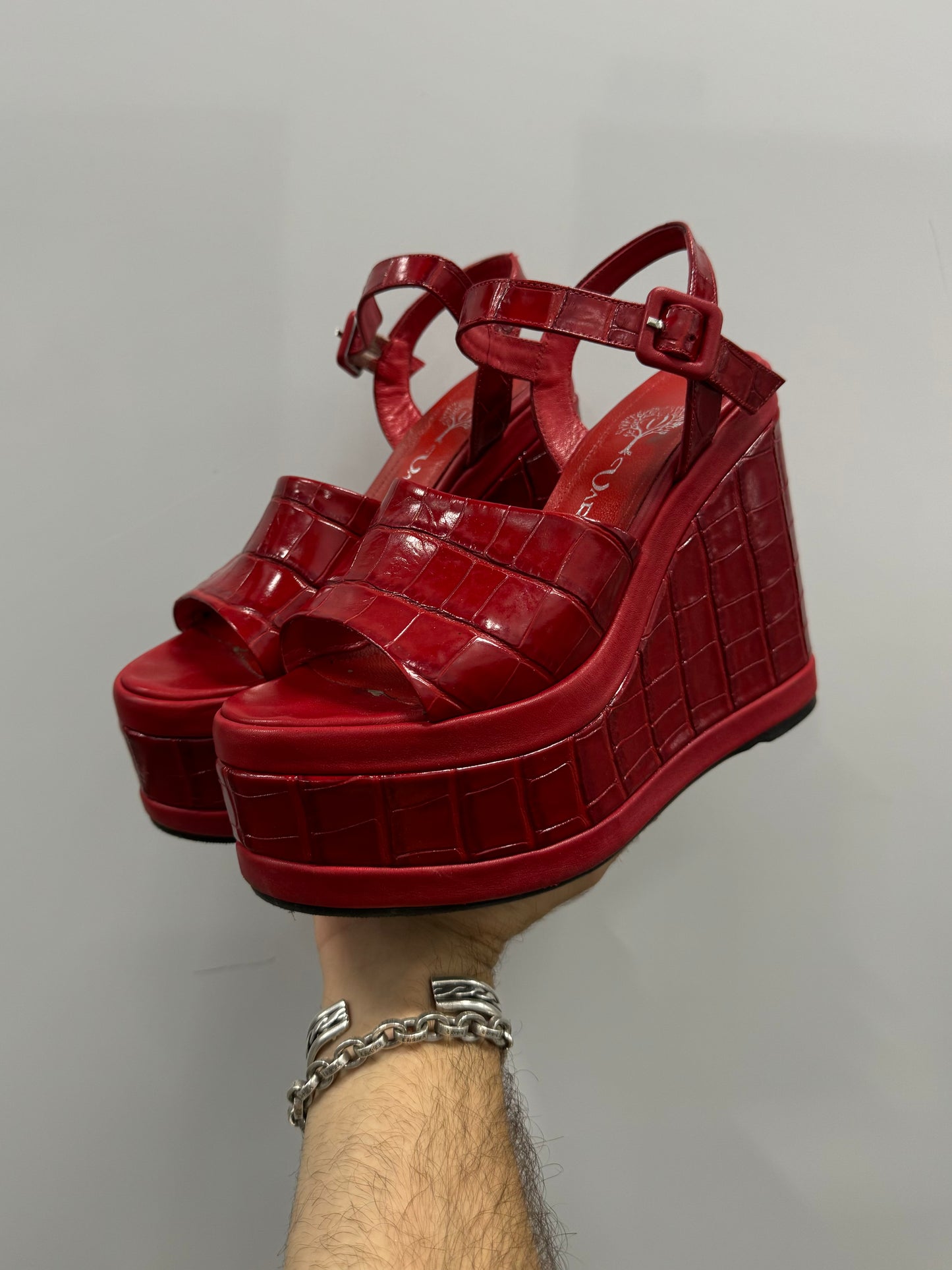 Vario Siyah Suet Taşli Red Crocodile Wedges [37]