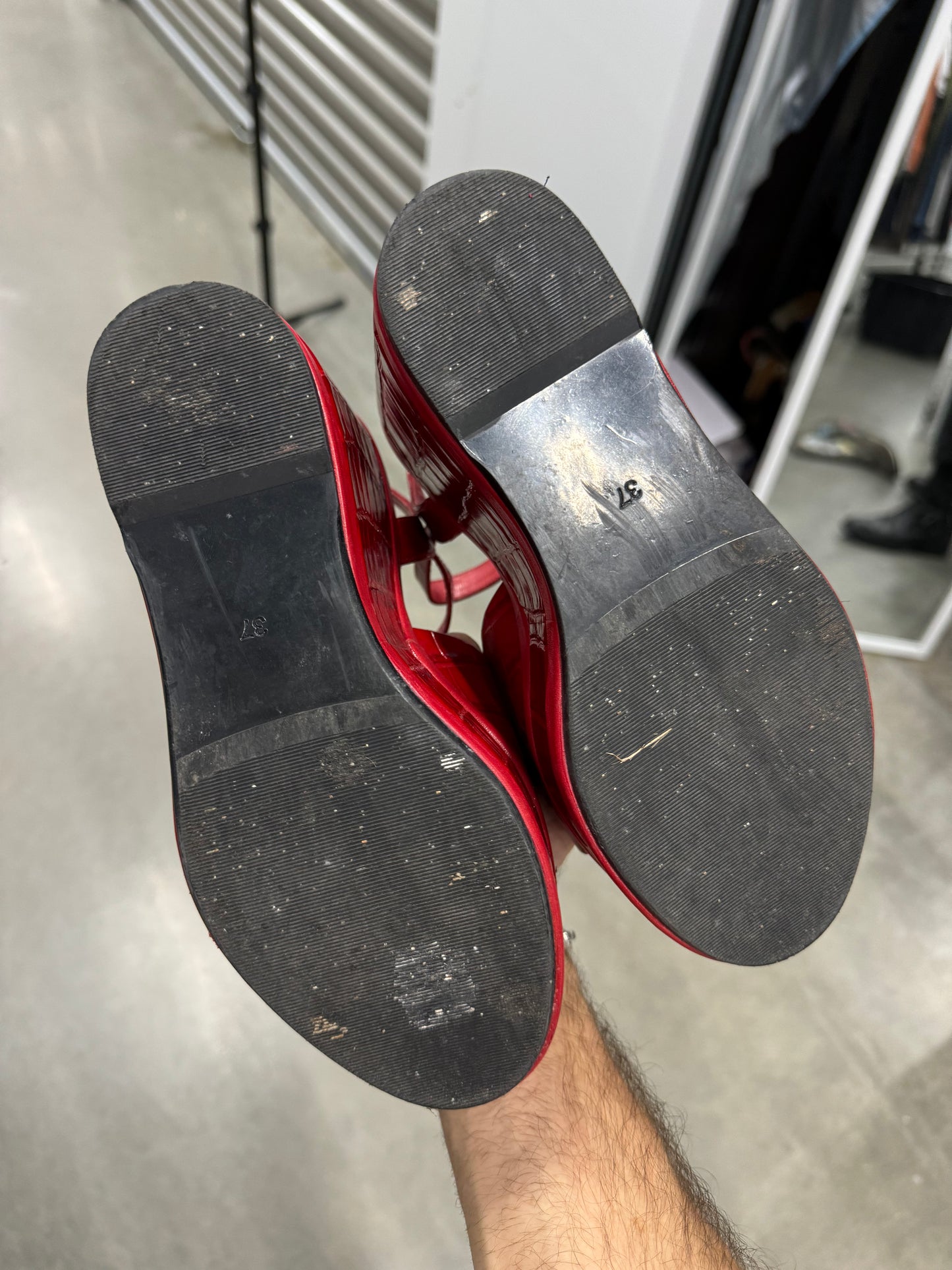 Vario Siyah Suet Taşli Red Crocodile Wedges [37]