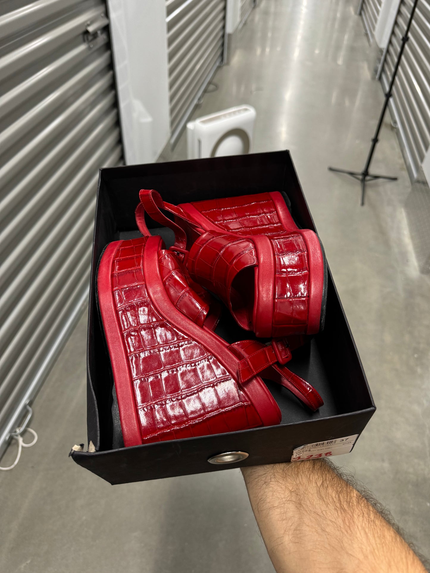 Vario Siyah Suet Taşli Red Crocodile Wedges [37]