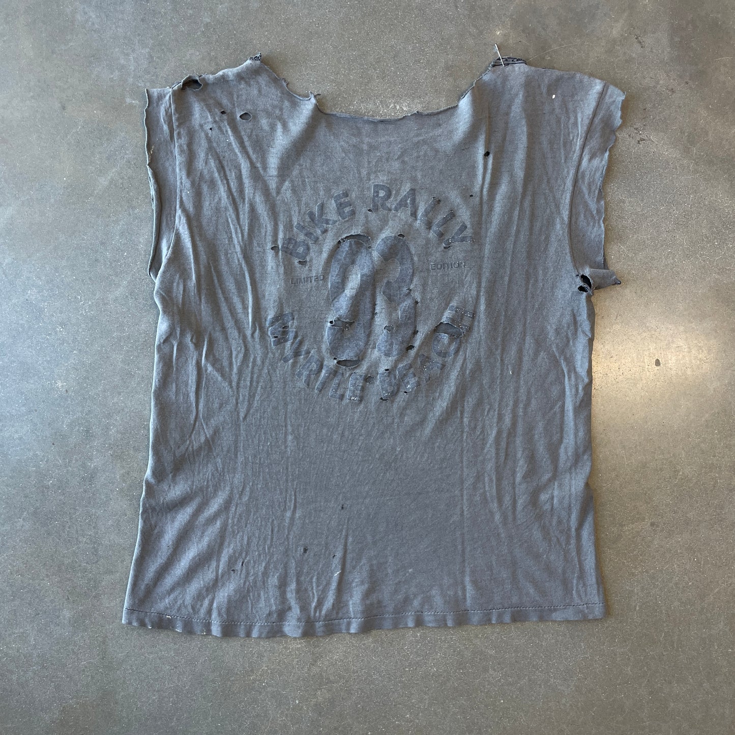 1993 Distressed Nothing Butt American Bike Rally Cut-Off Shirt [L]