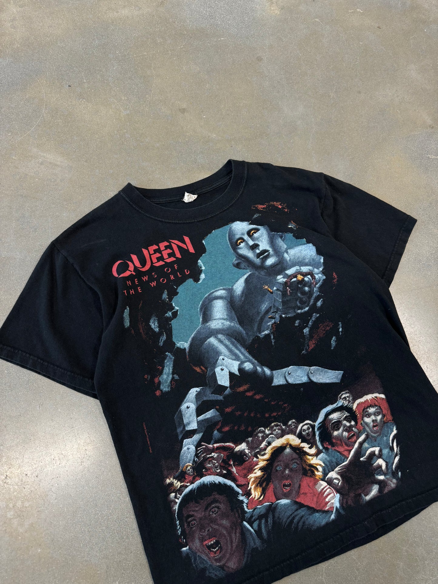 Vintage Y2K Queen All Over Print T-Shirt [M]