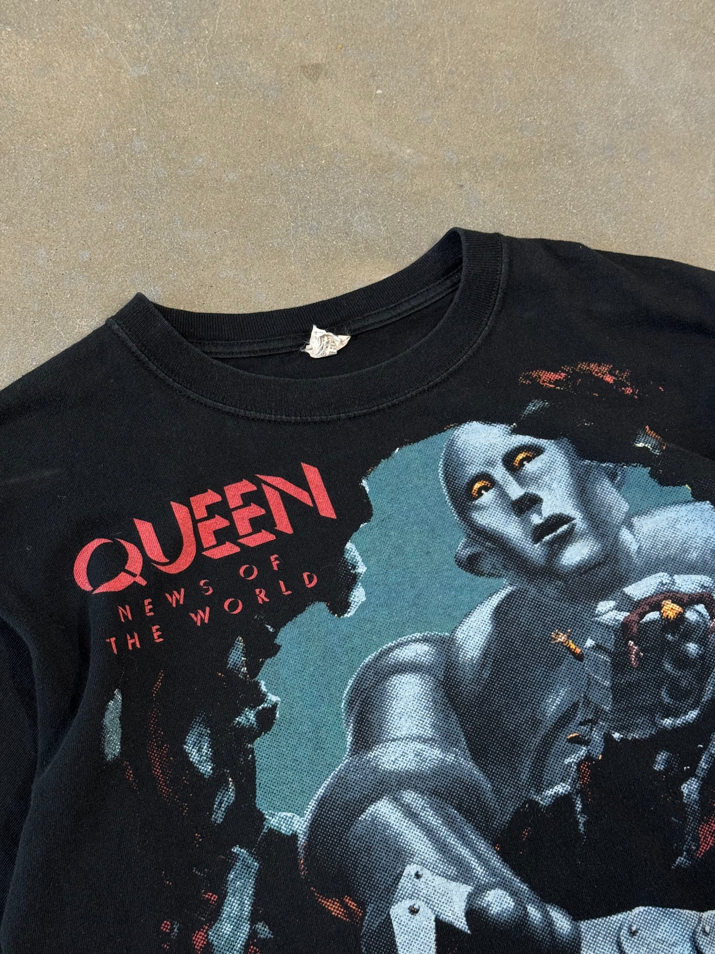 Vintage Y2K Queen All Over Print T-Shirt [M]