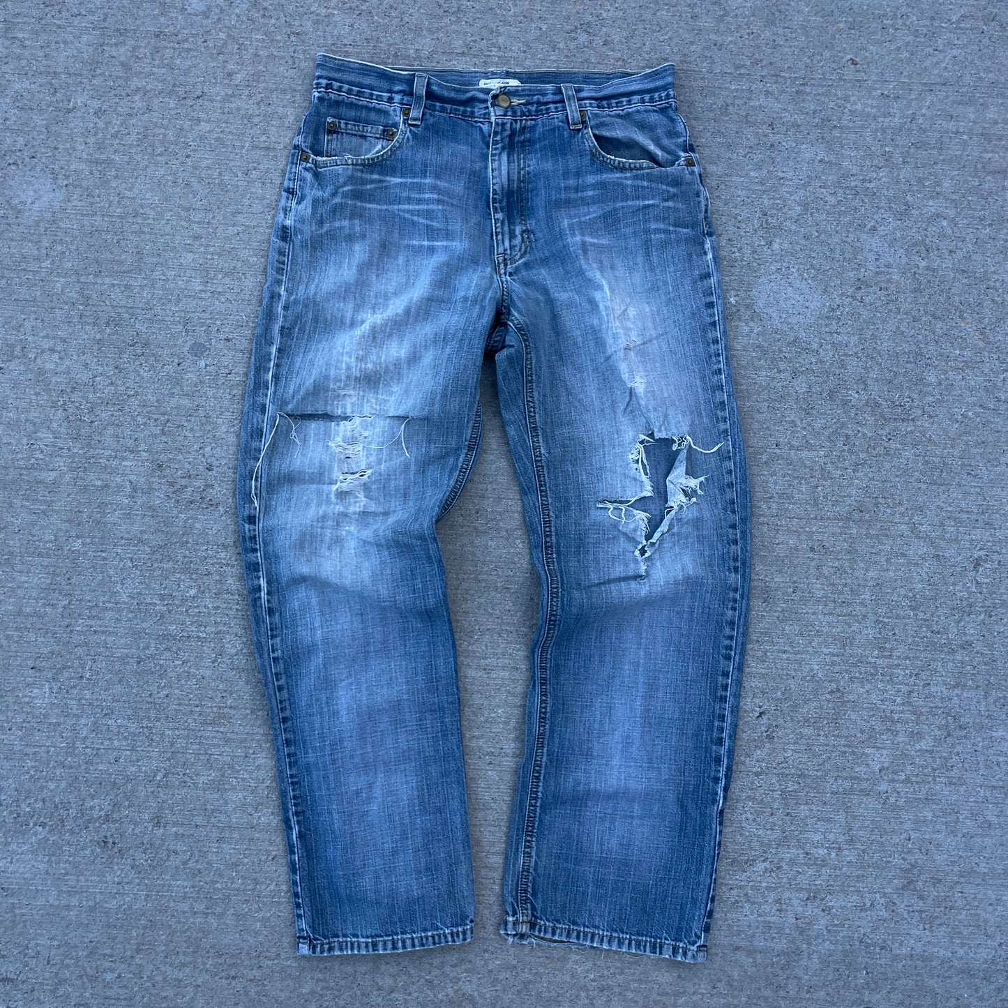 Y2K Distressed Knee Blowout Heel Drag Denim [31x30]