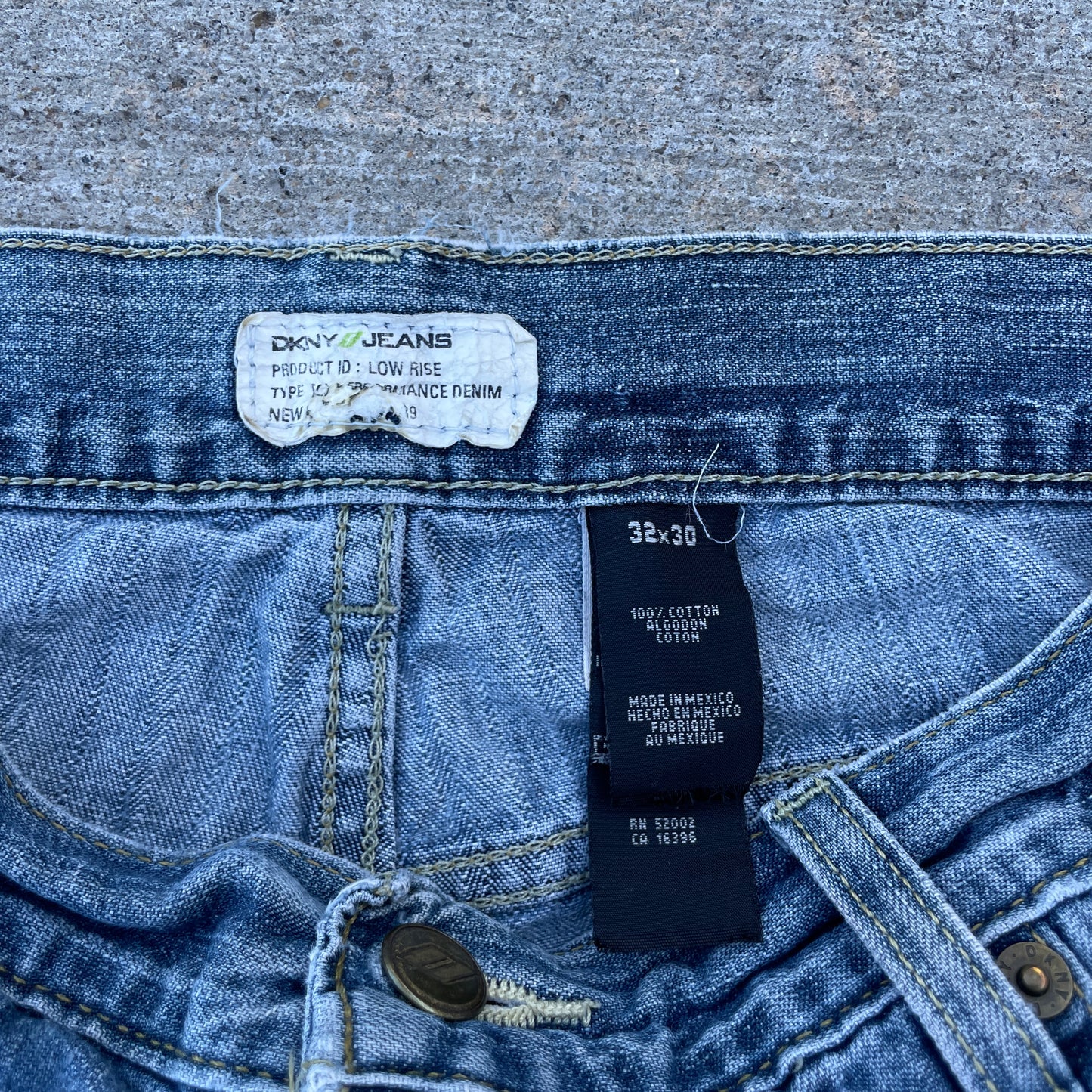 Y2K Distressed Knee Blowout Heel Drag Denim [31x30]