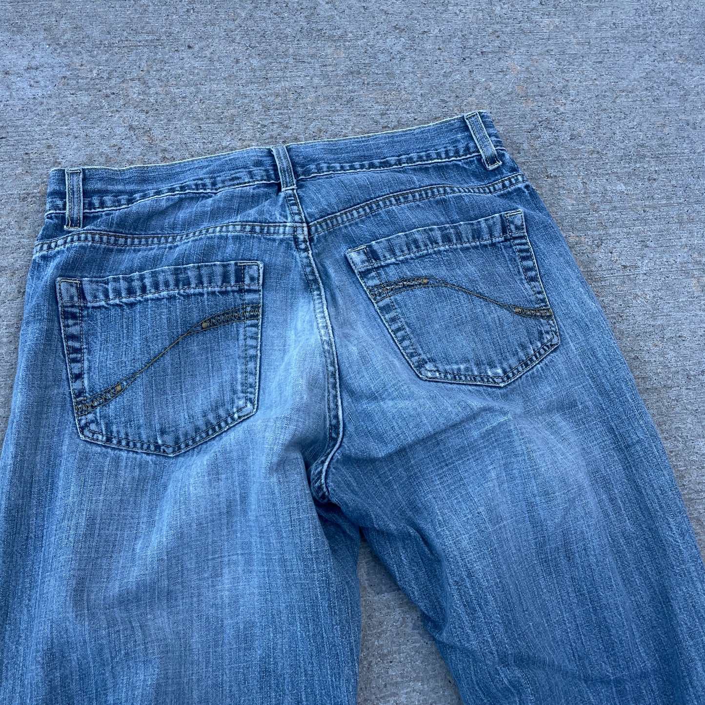 Y2K Distressed Knee Blowout Heel Drag Denim [31x30]